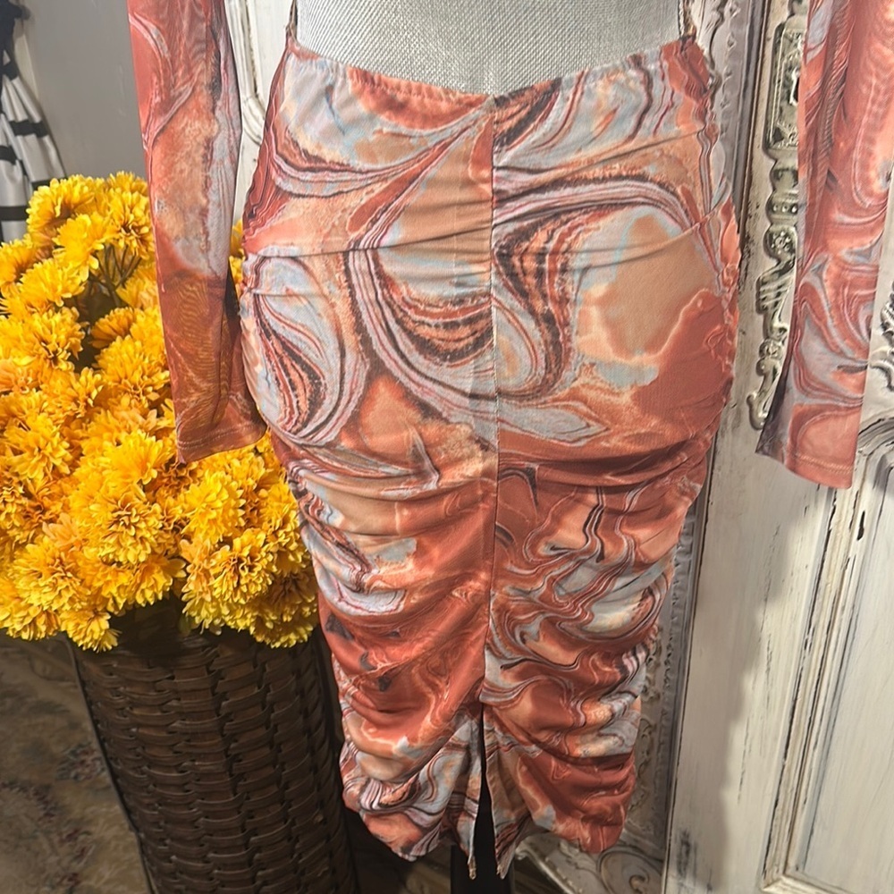 Blanc Swirl Pattern Long Sleeve Open Back Mesh Oc… - image 8